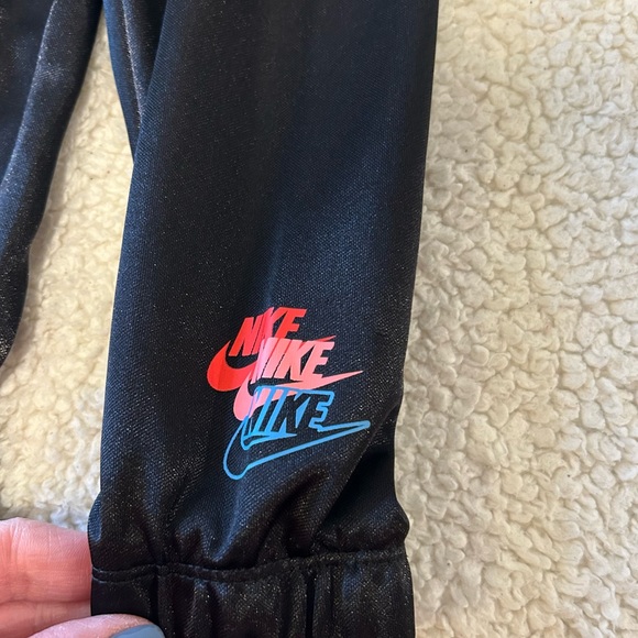 Bundle of 2 Nike Coordinating Outfits Girl’s Size 18 Mo Long Sleeve Shirt/Pants - Picture 16 of 16